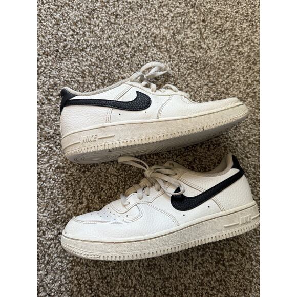 Air Force 1 low white back size 2.5 Youth White With Black Nike Swoosh - Picture 2 of 8